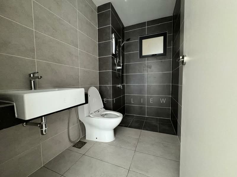 Service Residence for Sale at M Oscar - ET PEI LIEW - Bathroom - PropertyGuru.com.my
