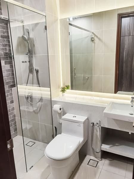 Condominium for Sale at Queens Residences Q2 @ Queens Waterfront - Allen Yeoh - Bathroom - PropertyGuru.com.my