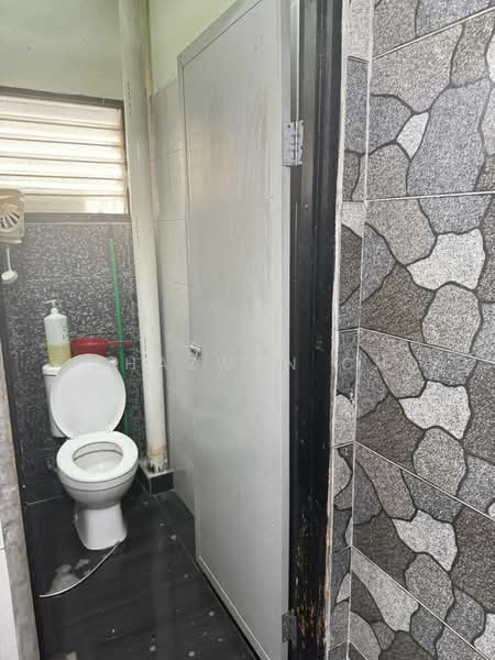 Kedai untuk Disewa di Taman Kajang Utama (Kajang) - Shazwan CH - Bathroom - PropertyGuru.com.my