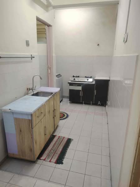 Flat for Sale at Taman Usaha Jaya - Elaine Lian - Kitchen - PropertyGuru.com.my