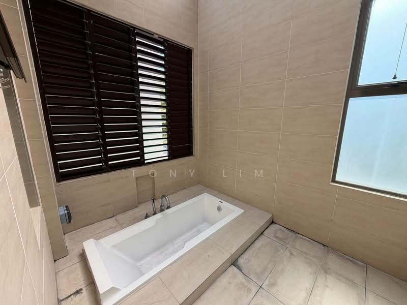 Semi-Detached House for Sale in East Ledang (Iskandar Puteri (Nusajaya)) - Tony Lim - Bathroom - PropertyGuru.com.my