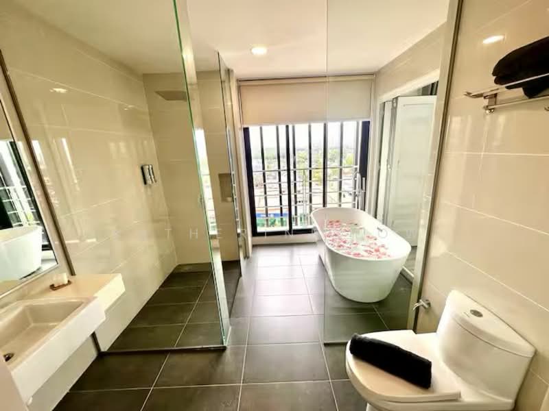 Service Residence for Sale at Southkey Mosaic - Katherine Low - Bathroom - PropertyGuru.com.my