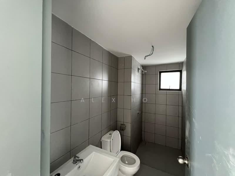 Servis Apartment untuk Disewa di E'Island Lake Haven - Alex Ho - Bathroom - PropertyGuru.com.my
