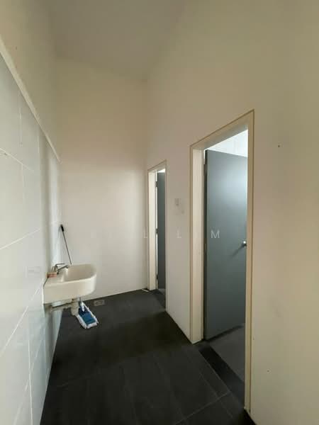 Shop / Office for Rent in Eco Grandeur (Puncak Alam) - Bill Lim - Bathroom - PropertyGuru.com.my