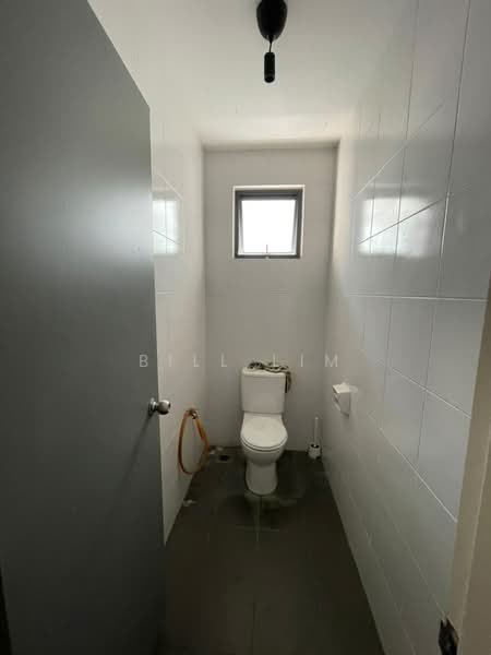 Shop / Office for Rent in Eco Grandeur (Puncak Alam) - Bill Lim - Bathroom - PropertyGuru.com.my