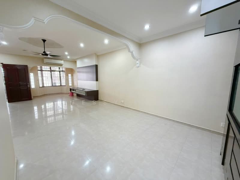 2-storey Terraced House for Rent in Permas Jaya (Johor) - Jessy Koh - Living Room - PropertyGuru.com.my