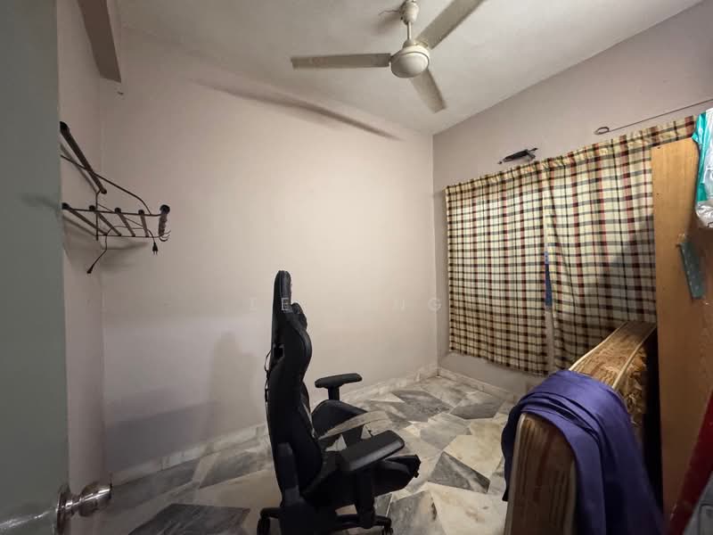 Rumah Teres 2 Tingkat untuk Dijual di Taman Puchong Intan (Puchong) - EE Ling - Ground floor bedroom - PropertyGuru.com.my