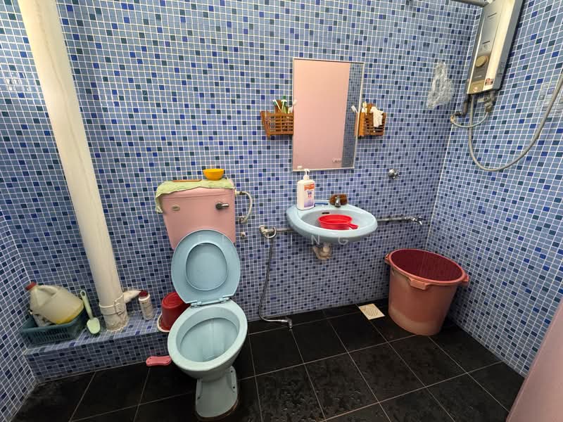 Rumah Teres 2 Tingkat untuk Dijual di Taman Puchong Intan (Puchong) - EE Ling - Bathroom - PropertyGuru.com.my