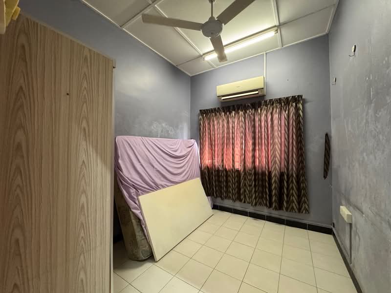 Rumah Teres 2 Tingkat untuk Dijual di Taman Puchong Intan (Puchong) - EE Ling - Bedroom - PropertyGuru.com.my