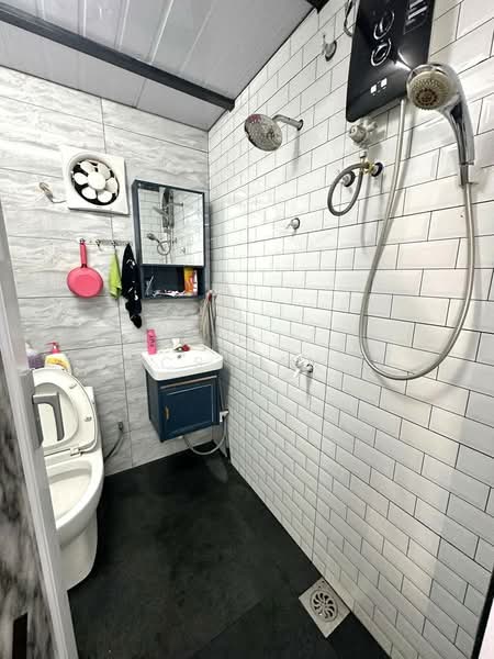 Rumah Teres 2 Tingkat untuk Dijual di Taman Rinting (Masai) - CS Tan - Bathroom - PropertyGuru.com.my