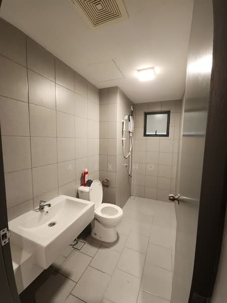 Servis Apartment untuk Disewa di E'Island Lake Haven - Alex Ho - Bathroom - PropertyGuru.com.my