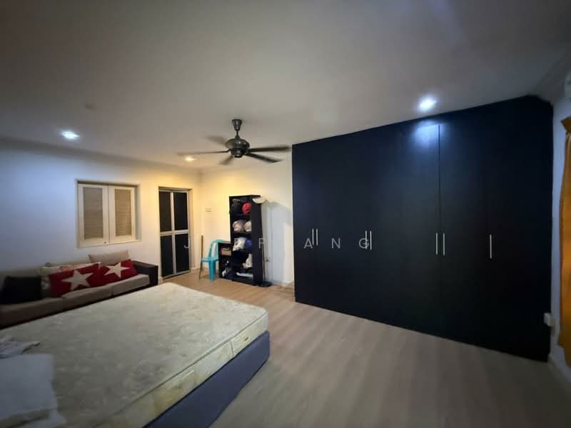 1.5-storey Terraced House for Sale in Taman Suria (Johor Bahru) - Jeff Ang - Bedroom - PropertyGuru.com.my