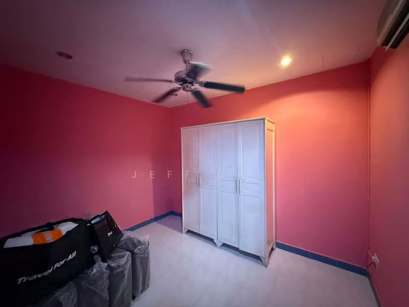 1.5-storey Terraced House for Sale in Taman Suria (Johor Bahru) - Jeff Ang - Bedroom - PropertyGuru.com.my