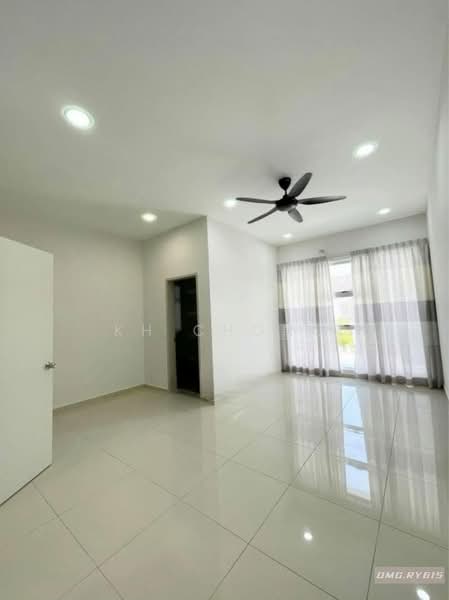 2-storey Terraced House for Sale in Bandar Rimbayu (Telok Panglima Garang) - KH Chong - Living Room - PropertyGuru.com.my