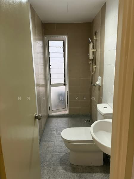 Condominium for Sale at The Zest @ Kinrara 9 - Ng Hon Keong - Bathroom - PropertyGuru.com.my