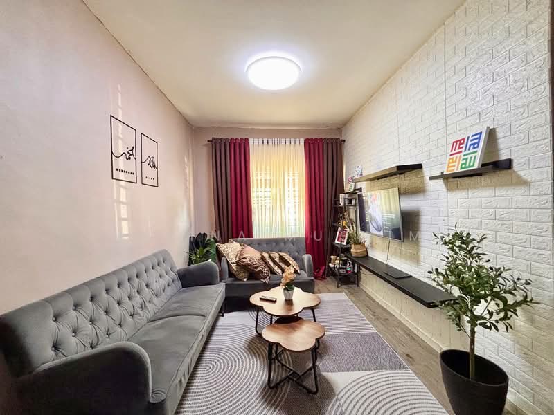 Pangsapuri untuk Dijual di Seri Mengkuang - Azlina Muslim - Living Room - PropertyGuru.com.my