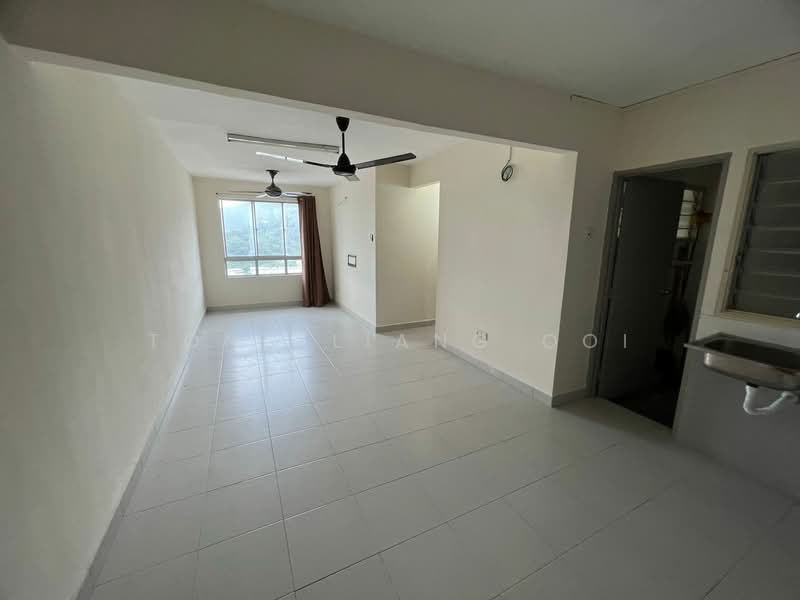 Pangsapuri untuk Dijual di Centrio Avenue - Tong Liang Ooi - Living Room - PropertyGuru.com.my