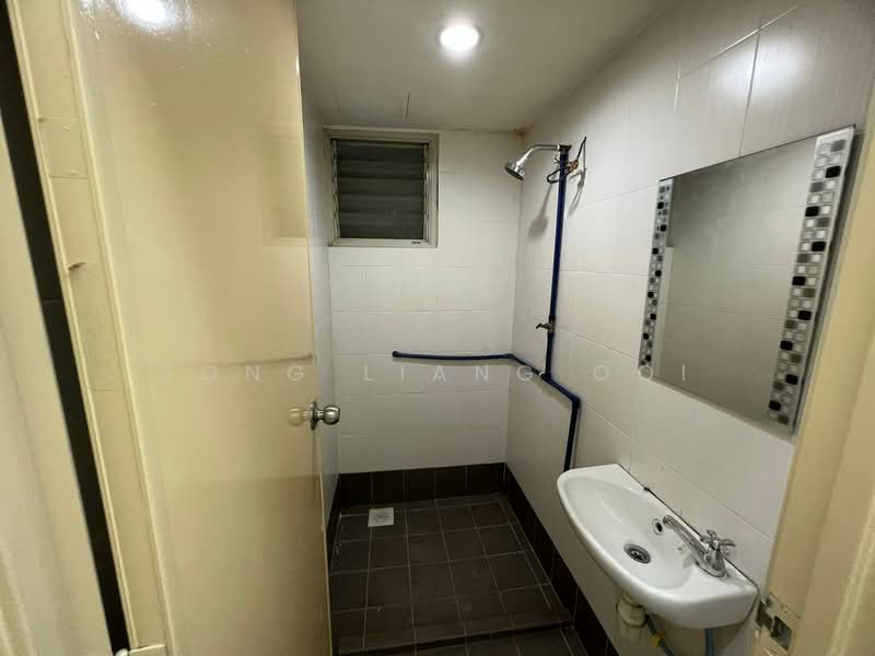 Pangsapuri untuk Dijual di Centrio Avenue - Tong Liang Ooi - Bathroom - PropertyGuru.com.my