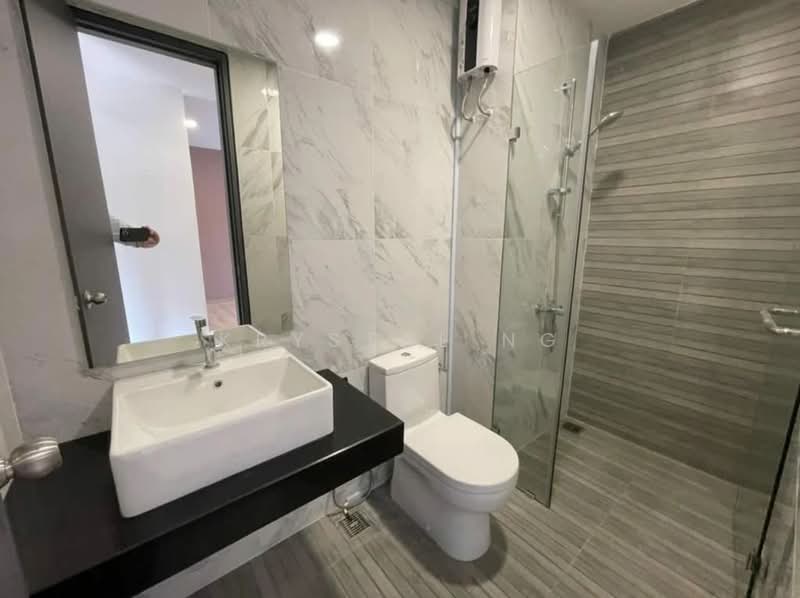 Servis Apartment untuk Disewa di Emporis - Krystal Ng - Bathroom - PropertyGuru.com.my