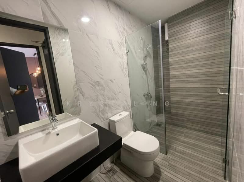 Servis Apartment untuk Disewa di Emporis - Krystal Ng - Bathroom - PropertyGuru.com.my