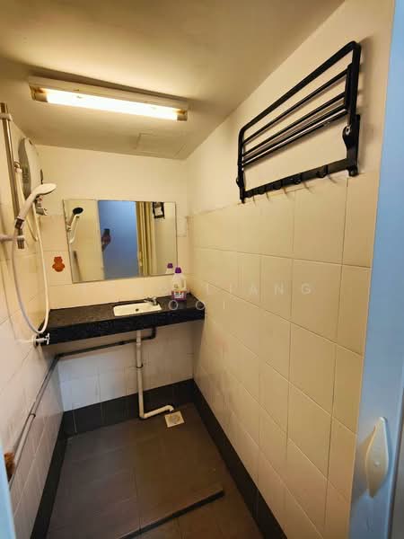 Pangsapuri untuk Disewa di Centrio Avenue - Tong Liang Ooi - Bathroom - PropertyGuru.com.my