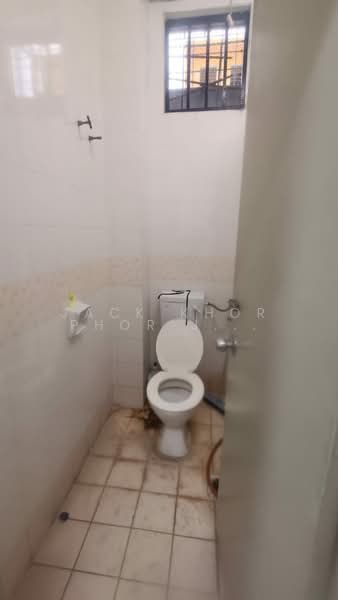Shop / Office for Rent in Klang Sentral (Kapar) - Jack Khor Phor Jiing - Bathroom - PropertyGuru.com.my
