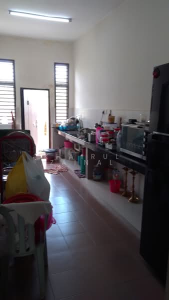Rumah Teres 2 Tingkat untuk Dijual di Seksyen 33 (Shah Alam) - Khairul Zainal - Kitchen - PropertyGuru.com.my