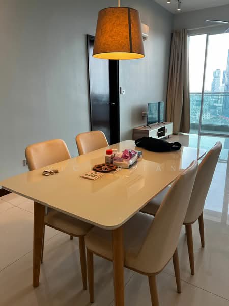 Kediaman Servis untuk Dijual di Paragon Suites @ CIQ - Victor Tan - Dining Room - PropertyGuru.com.my