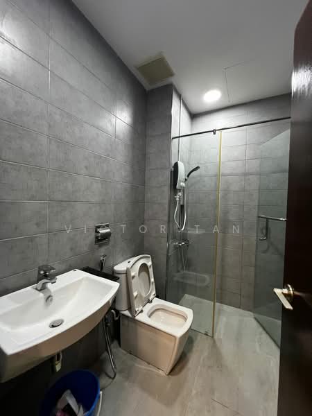 Kediaman Servis untuk Dijual di Paragon Suites @ CIQ - Victor Tan - Bathroom - PropertyGuru.com.my