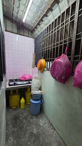 2-storey Terraced House for Sale in Permas Jaya (Johor) - Eddy Chan - Kitchen - PropertyGuru.com.my