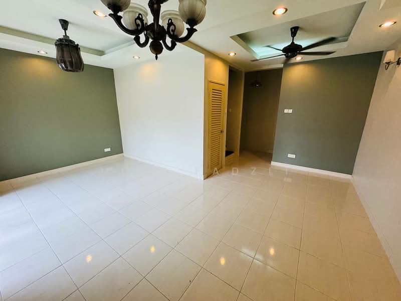 Rumah Teres 2 Tingkat untuk Dijual di Subang Jaya (Selangor) - Mohd Fadzli - Living Room - PropertyGuru.com.my