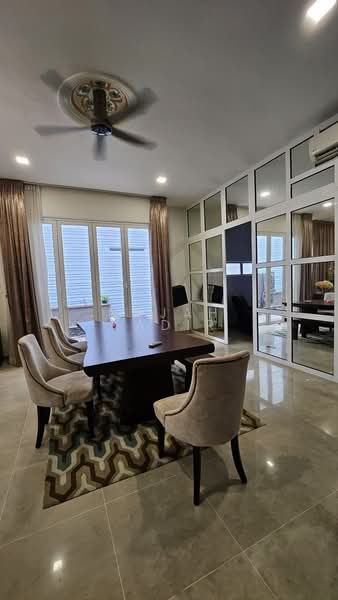 Zero-Lot Bungalow for Rent in Lakefront Villa (Cyberjaya) - Najah Kadir - Dining Room - PropertyGuru.com.my
