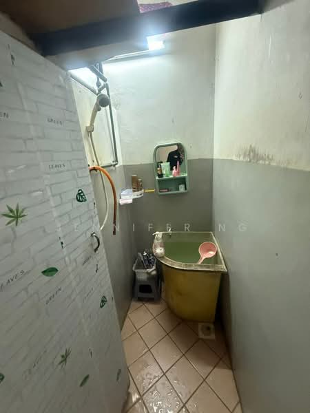 Rumah Flat untuk Dijual di Rumah Pangsa Permas Jaya - Jennifer Ng - Bathroom - PropertyGuru.com.my