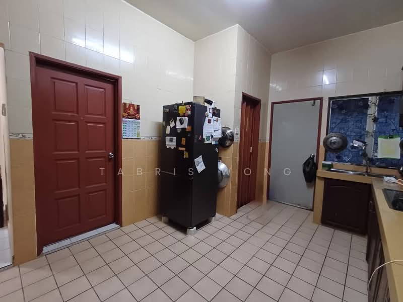 Rumah Teres 2 Tingkat untuk Dijual di Taman Sri Andalas (Klang) - Tabris Wong - Kitchen - PropertyGuru.com.my