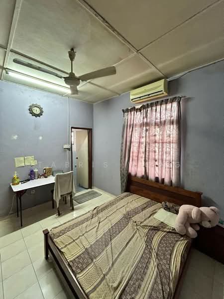 Rumah Teres 2 Tingkat untuk Dijual di Taman Sri Andalas (Klang) - Tabris Wong - Bedroom - PropertyGuru.com.my