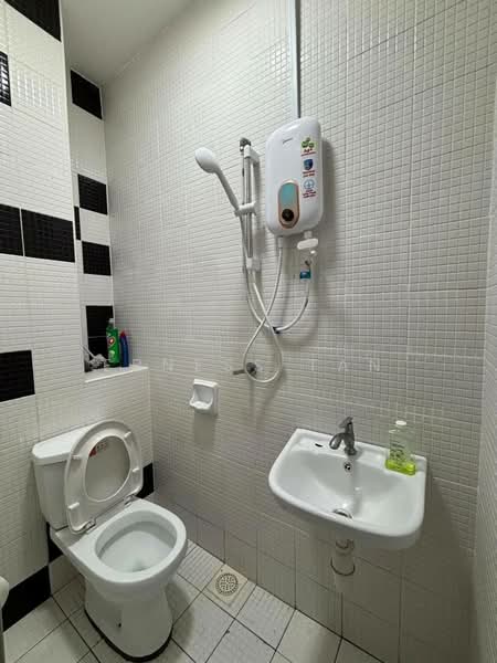 Servis Apartment untuk Disewa di The Sky Executive Suites - Erness Tan - Bathroom - PropertyGuru.com.my