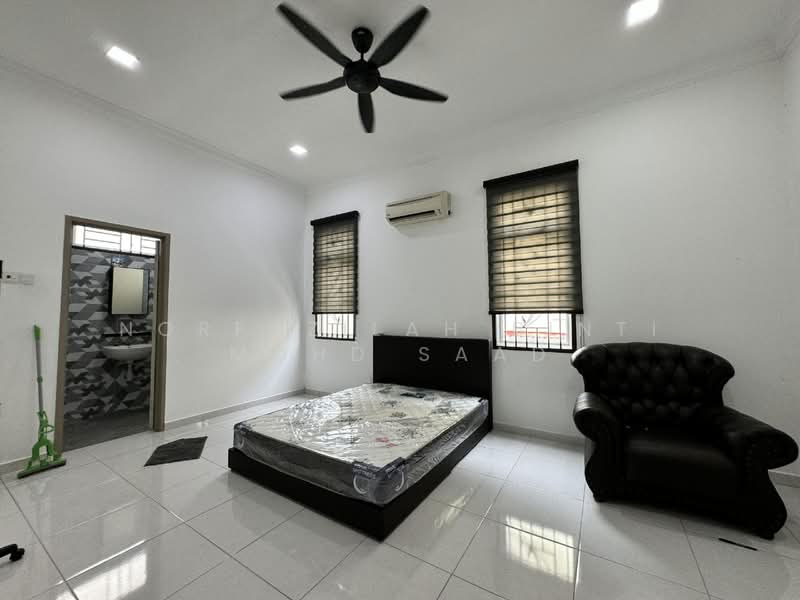 Rumah Banglo untuk Dijual di Taman Senawang Perdana (Senawang) - Norfazilah Binti Mohd Saad - Bedroom - PropertyGuru.com.my