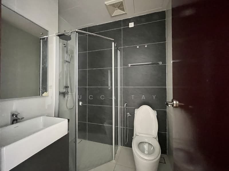 Condominium for Sale at Amberside @ Country Garden Danga Bay - Gucca Tay - Bathroom - PropertyGuru.com.my