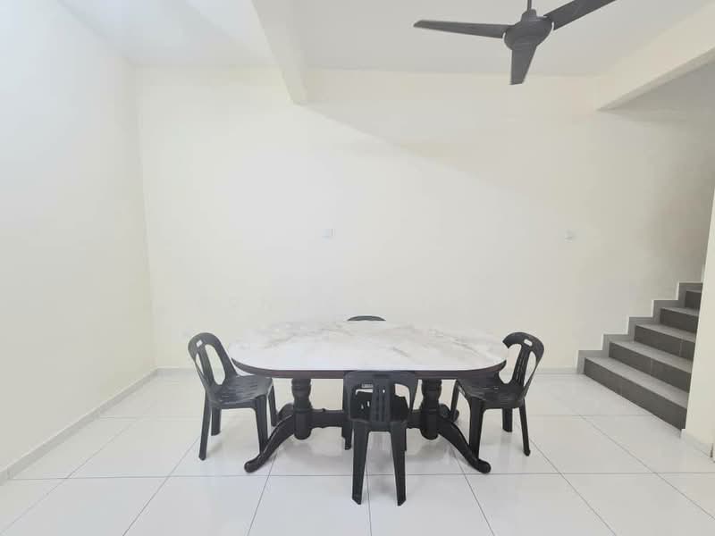 Rumah Teres 2 Tingkat untuk Disewa di Rini Hills 2 (Skudai) - Erness Tan - Dining Room - PropertyGuru.com.my