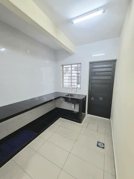 Rumah Teres 2 Tingkat untuk Disewa di Rini Hills 2 (Skudai) - Erness Tan - Kitchen - PropertyGuru.com.my
