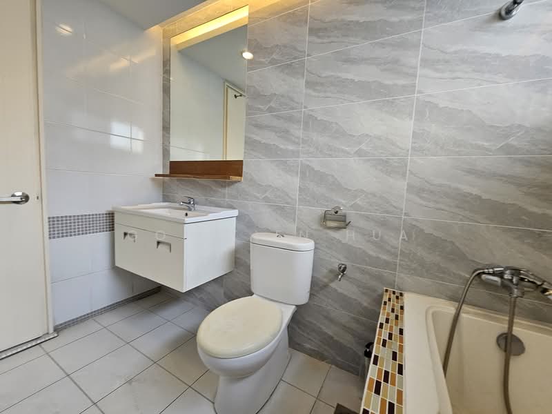 Servis Apartment untuk Dijual di i-Zen @ Kiara 1 - Goh Kien Hua - Bathroom - PropertyGuru.com.my