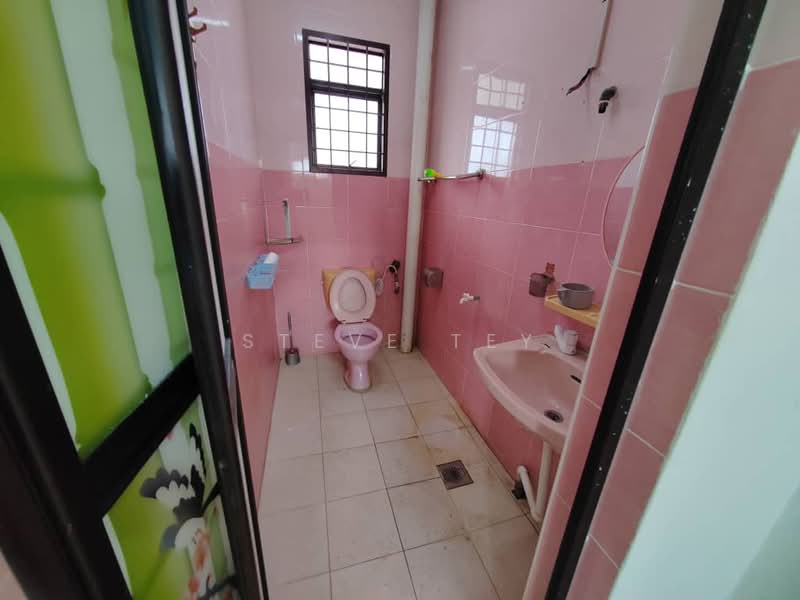 2-storey Terraced House for Sale in Kulai (Johor) - Steve Tey - Bathroom - PropertyGuru.com.my
