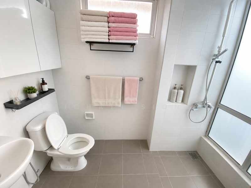 Rumah Berkembar untuk Dijual di Anggun 2 Residence (Rawang) - Michael Siong - Bathroom - PropertyGuru.com.my