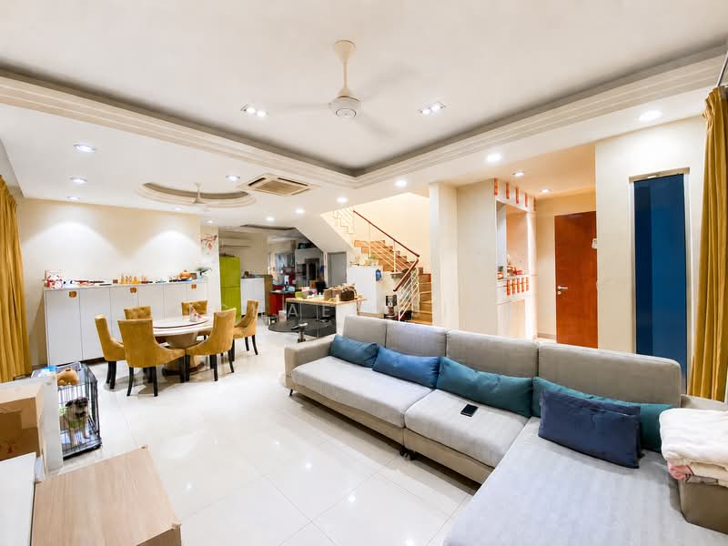 Rumah Berkembar untuk Dijual di Anggun 2 Residence (Rawang) - Michael Siong - Living Room - PropertyGuru.com.my