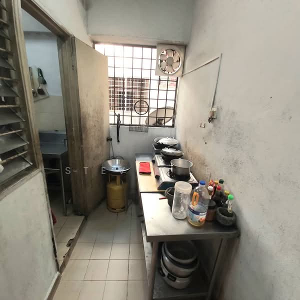 Rumah Flat untuk Dijual di Taman Rawang Mutiara - Steven Lee - Kitchen - PropertyGuru.com.my