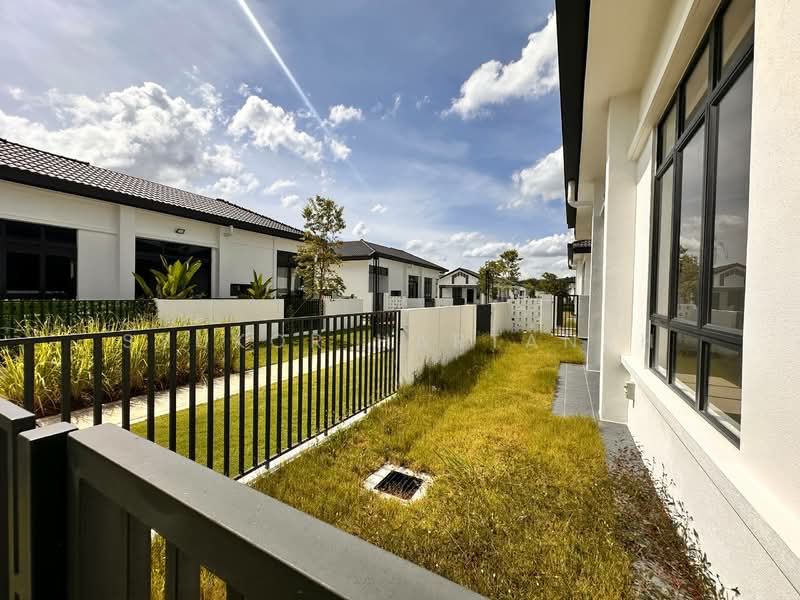 1-storey Terraced House for Sale in Shah Alam (Selangor) - Syukor Hartanah - Exterior - PropertyGuru.com.my