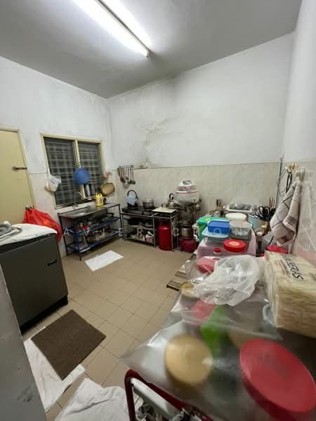 2-storey Terraced House for Sale in Bandar Putra Permai (Seri Kembangan) - Xavier Chong - Kitchen - PropertyGuru.com.my