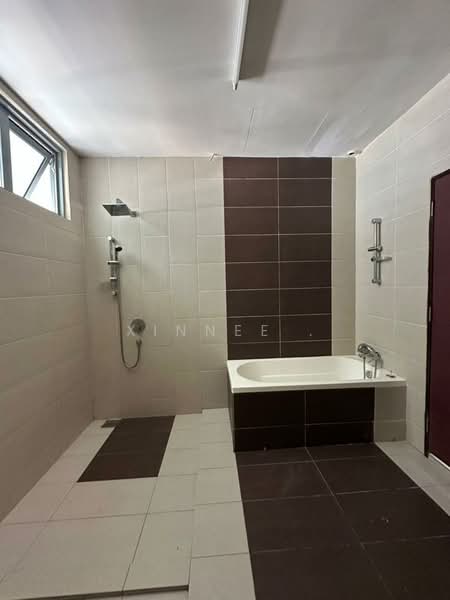 3-storey Terraced House for Sale in Taman Sungai Ara (Sungai Ara) - Xinnee . - Bathroom - PropertyGuru.com.my