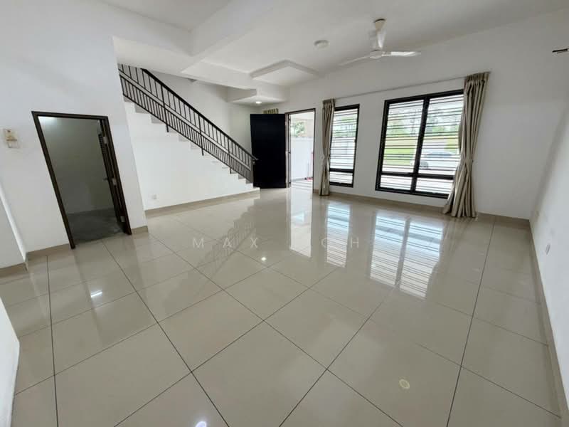 Rumah Teres 2 Tingkat untuk Dijual di Taman Pelangi Indah (Ulu Tiram) - Max Loh - Living Room - PropertyGuru.com.my