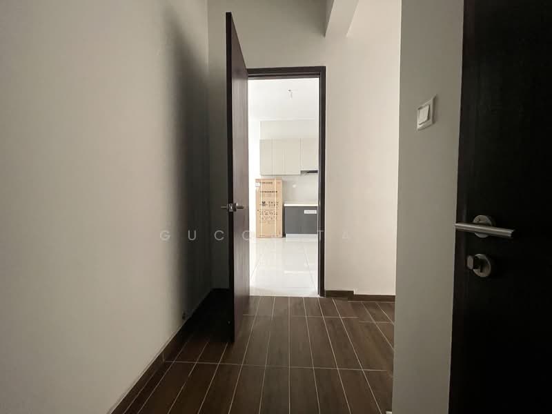 Condominium for Sale at Lovell @ Country Garden Danga Bay - Gucca Tay - Kitchen - PropertyGuru.com.my